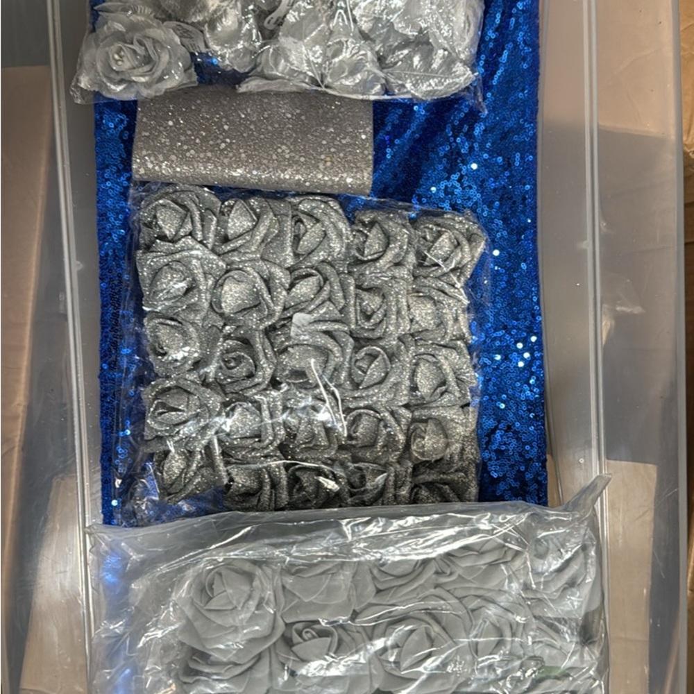 BRAND NEW BEAUTIFUL:Silver Glitter Rose Set
